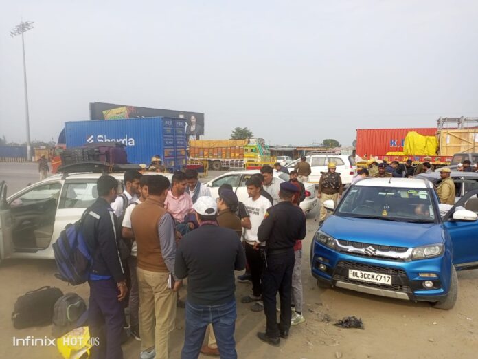 यूपी हरियाणा बॉर्डर पर पुलिस प्रशासन ने किसान आंदोलन को लेकर की घेराबंदी