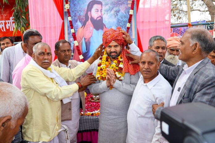 BJP leader Mahesh Chauhan called for following the path of Guru Ravidas