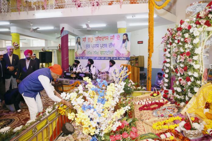 The Governor of Punjab paid obeisance at Guru Ravidas Gurudwara in Sector-30 on the occasion of Shri Guru Ravidas Jayanti
