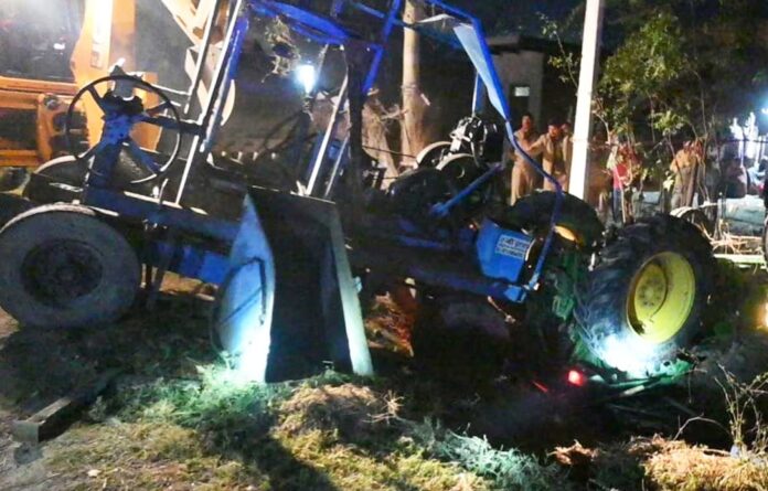 Collision between tractor trolley and roadways bus in Jaunpur