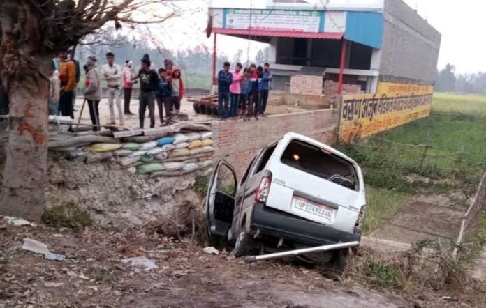Van filled with students going to appear for UP board exam overturns in Shahjahanpur