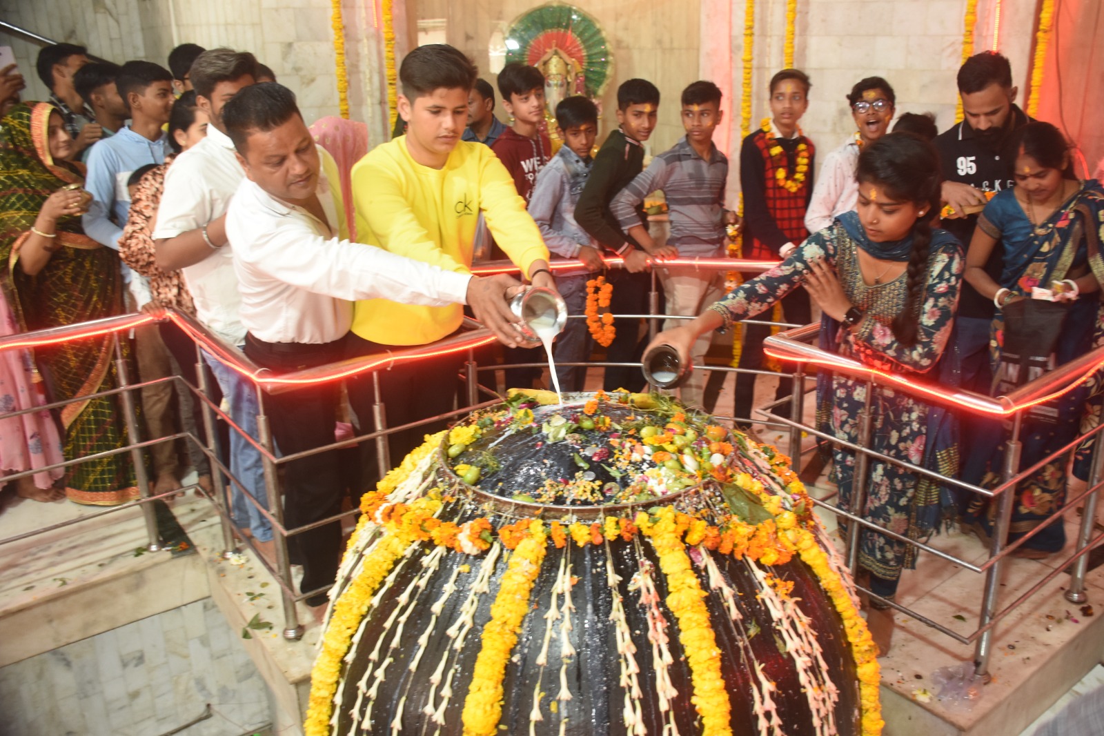 Jalabhishek of the tallest Shivling of Faridabad was done