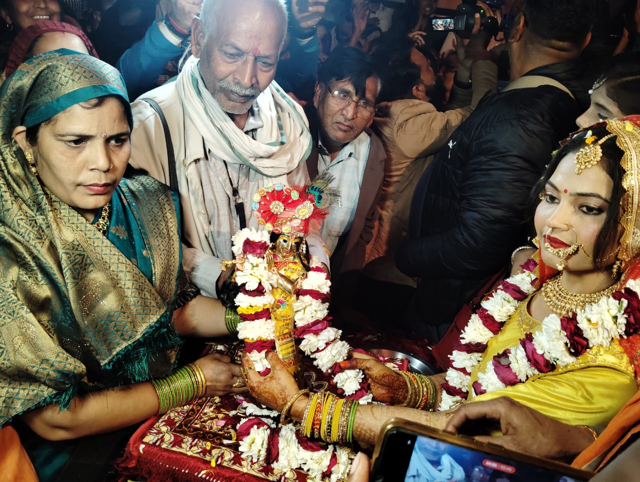 Kanha's wedding procession took place in Mathura, Kanha became the groom, Gunjan became the bride