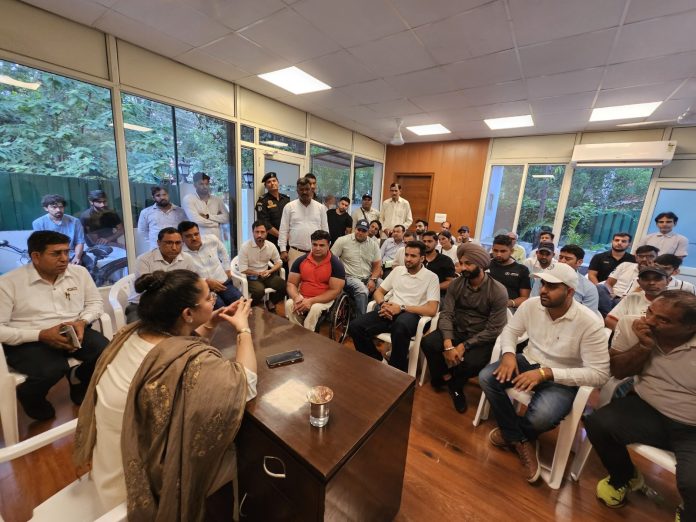 पैरा ओलंपिक और एशियाई खेलों के पदक विजेताओं ने चंडीगढ़ में आरती सिंह राव से की मुलाकात