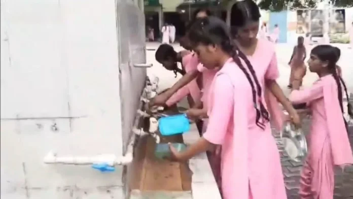 सरकारी स्कूल में छात्राओं से बर्तन धुलवाने का वीडियो वायरल, शिक्षा विभाग हरकत में फरीदाबाद,