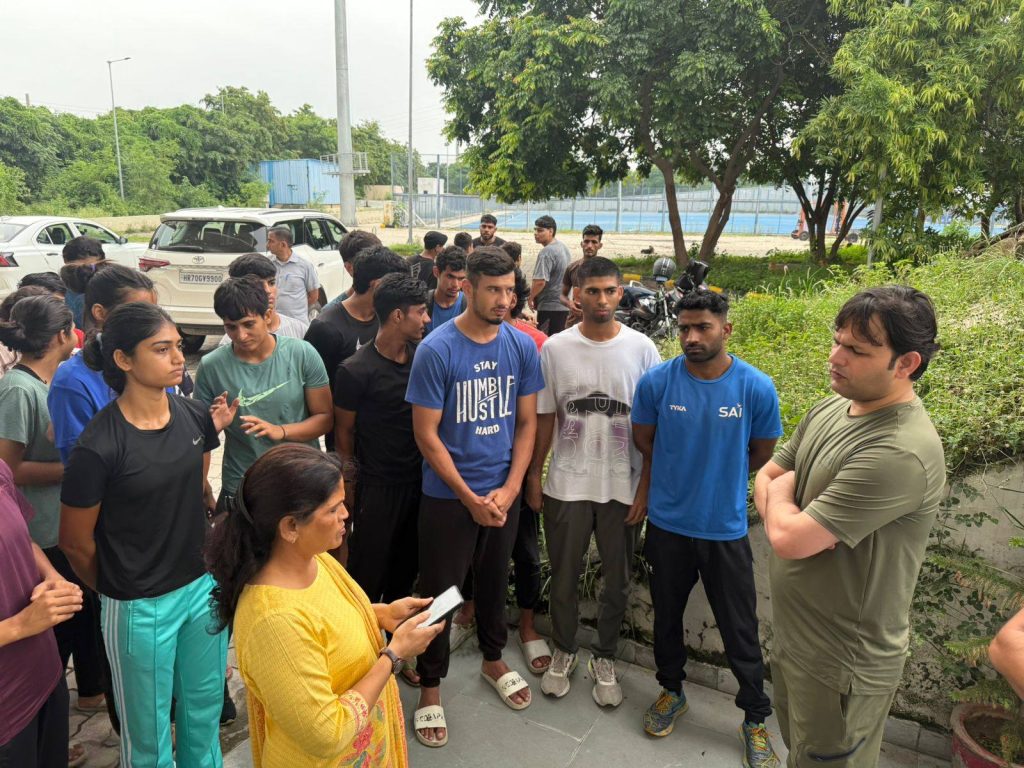 खेल मंत्री ने खिलाड़ियों को सुविधाएं न मिलने पर जताई नाराजगी