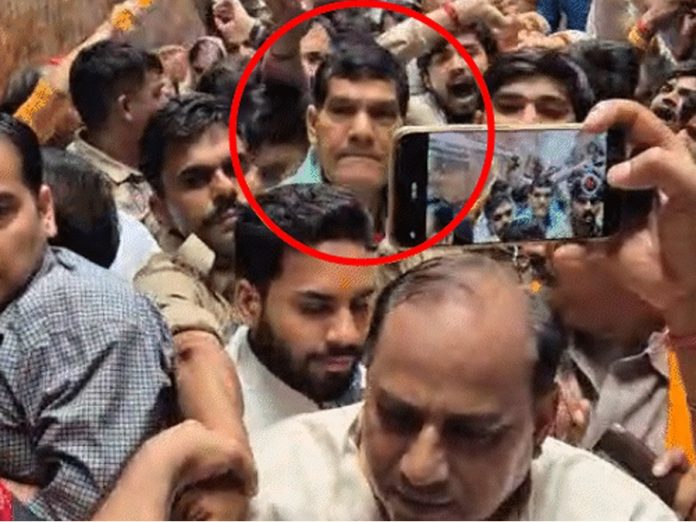 ऊर्जा मंत्री एके शर्मा का विरोध