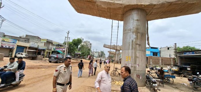 बल्लभगढ़ एलिवेटेड पुल का विधायक पं. मूलचंद शर्मा ने किया निरीक्षण