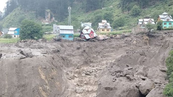 जम्मू-कश्मीर के किश्तवाड़ में बादल फटने से भारी तबाही